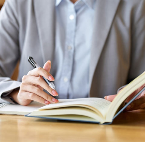 勉強中の学生