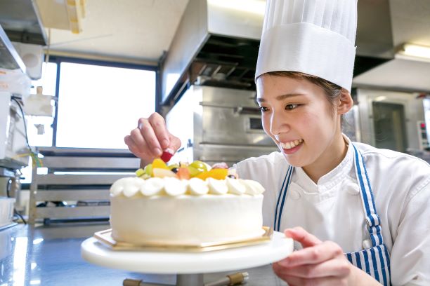 パティシエのお仕事について 福岡キャリナリーのブログ 洋菓子 調理 カフェ パンの学校 福岡キャリナリー製菓調理専門学校