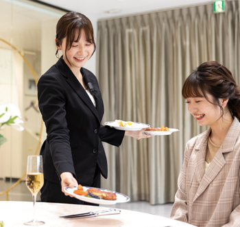レストランサービスを学ぶ