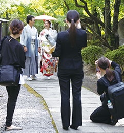 結婚式を企画・運営