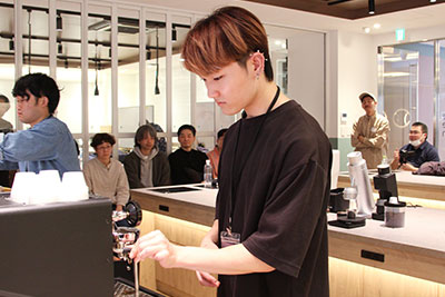 コンテストに参加する学生