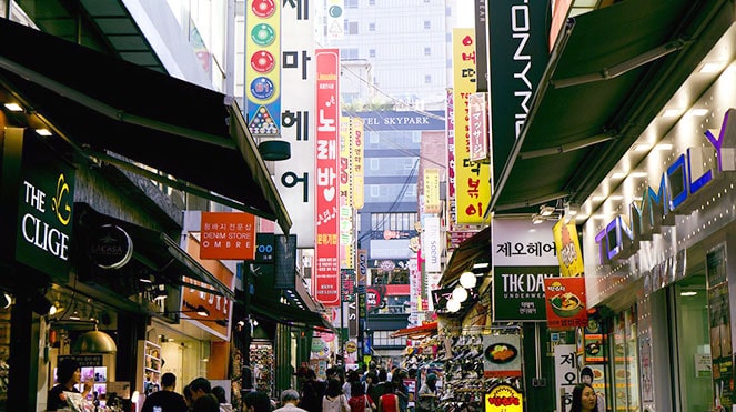 韓国の繁華街の様子